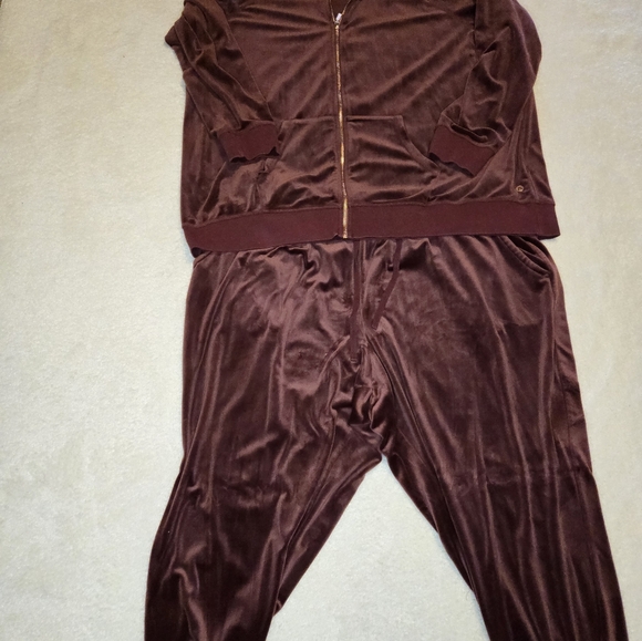 Jogger Set - Picture 3 of 6
